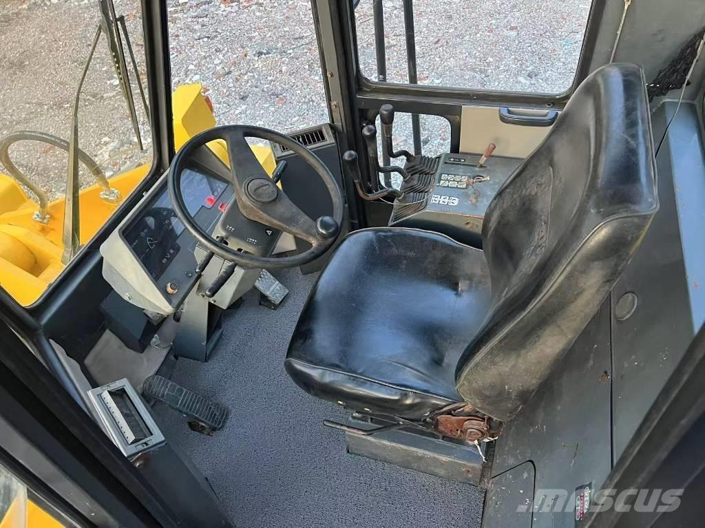 Komatsu WA 320-3 Tekerlekli yükleyiciler