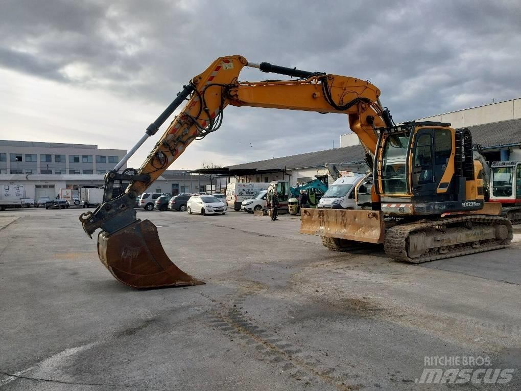 Hyundai HX 235 LCR Paletli ekskavatörler