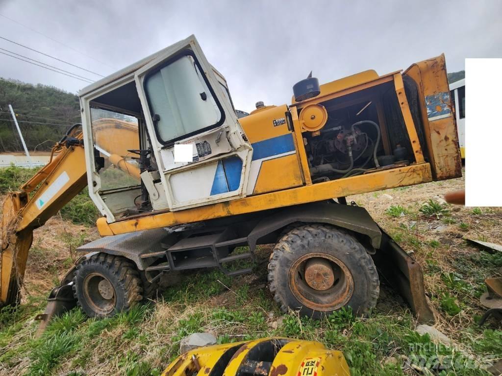 Hyundai ROBEX 2000W Lastik tekerli ekskavatörler