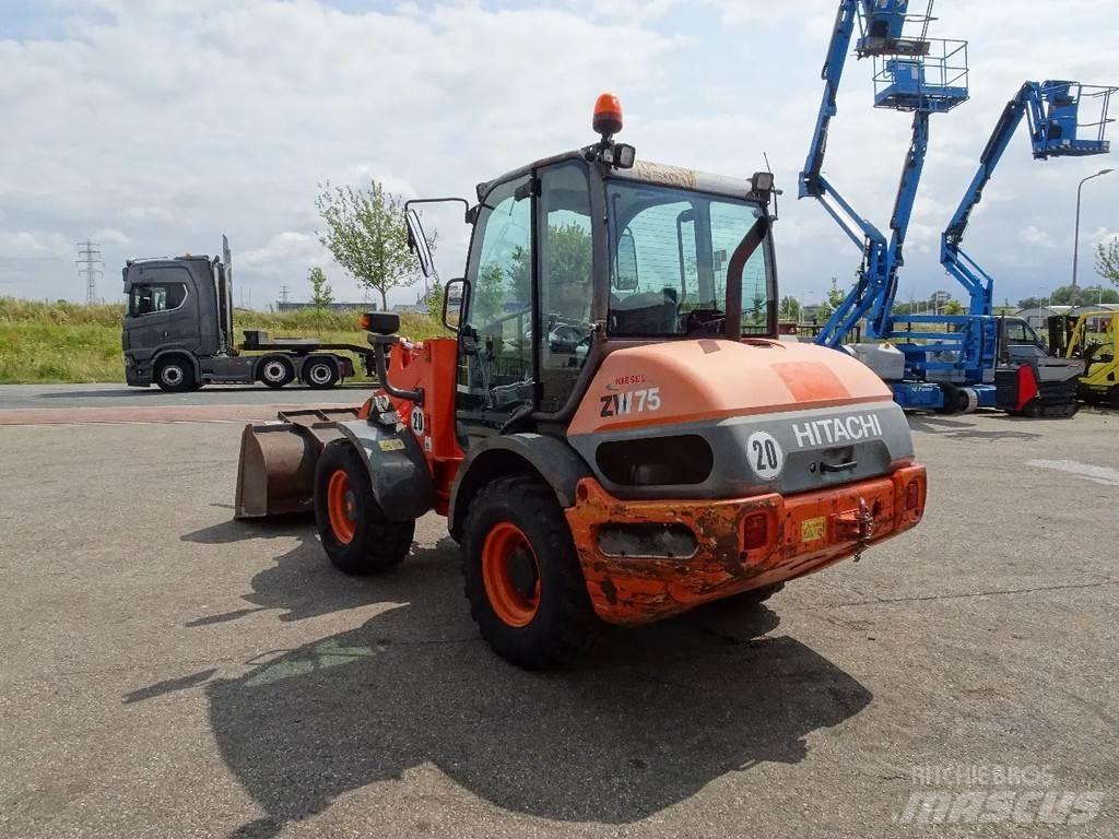 Hitachi ZW75 Diger