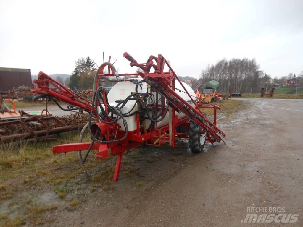 Lindus SPRUTA 2400L Çekilir pülverizatörler