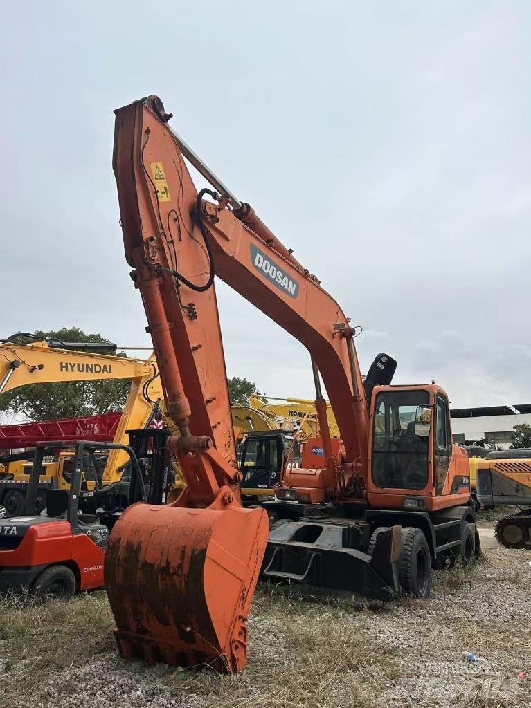 Doosan DH 210 W Lastik tekerli ekskavatörler