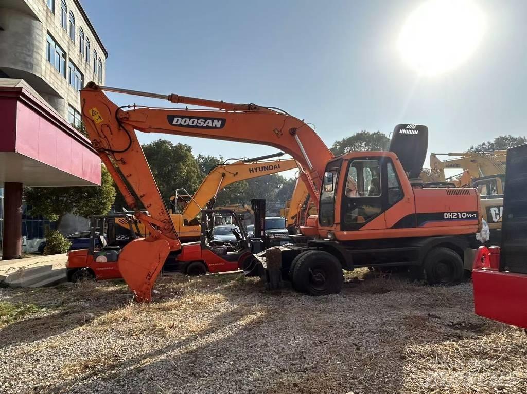 Doosan DH 210 W Lastik tekerli ekskavatörler