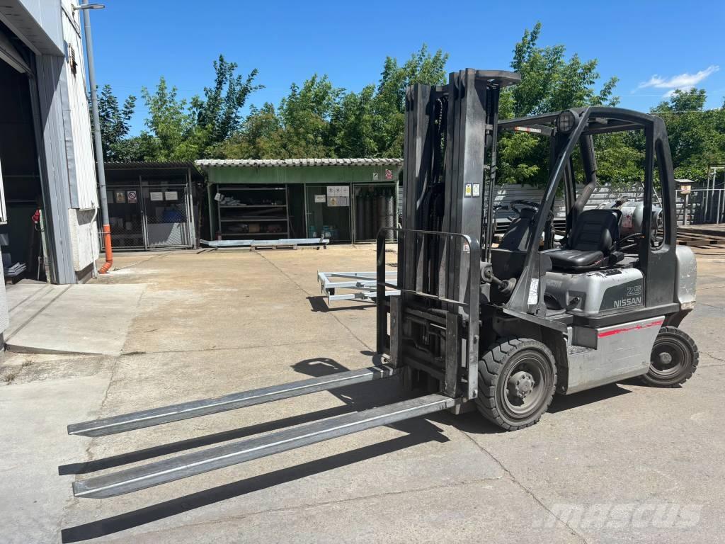 Nissan UD02A25PQ LPG'li forkliftler