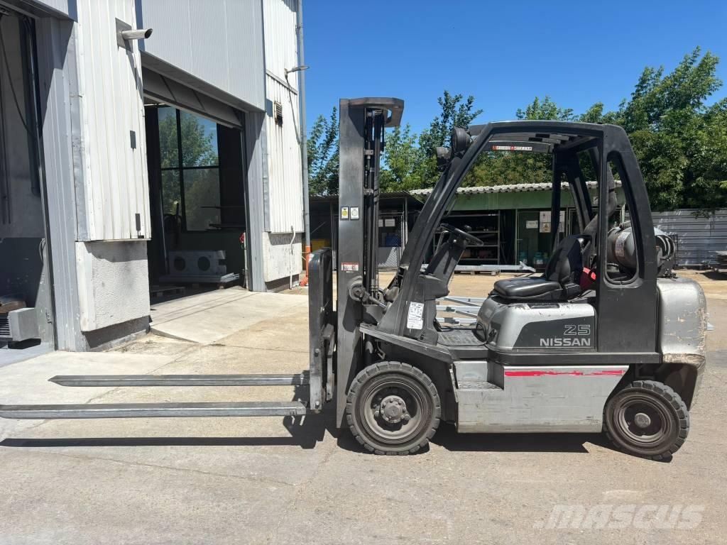 Nissan UD02A25PQ LPG'li forkliftler