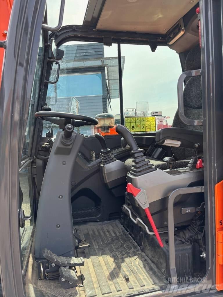 Doosan DX 57 Lastik tekerli ekskavatörler