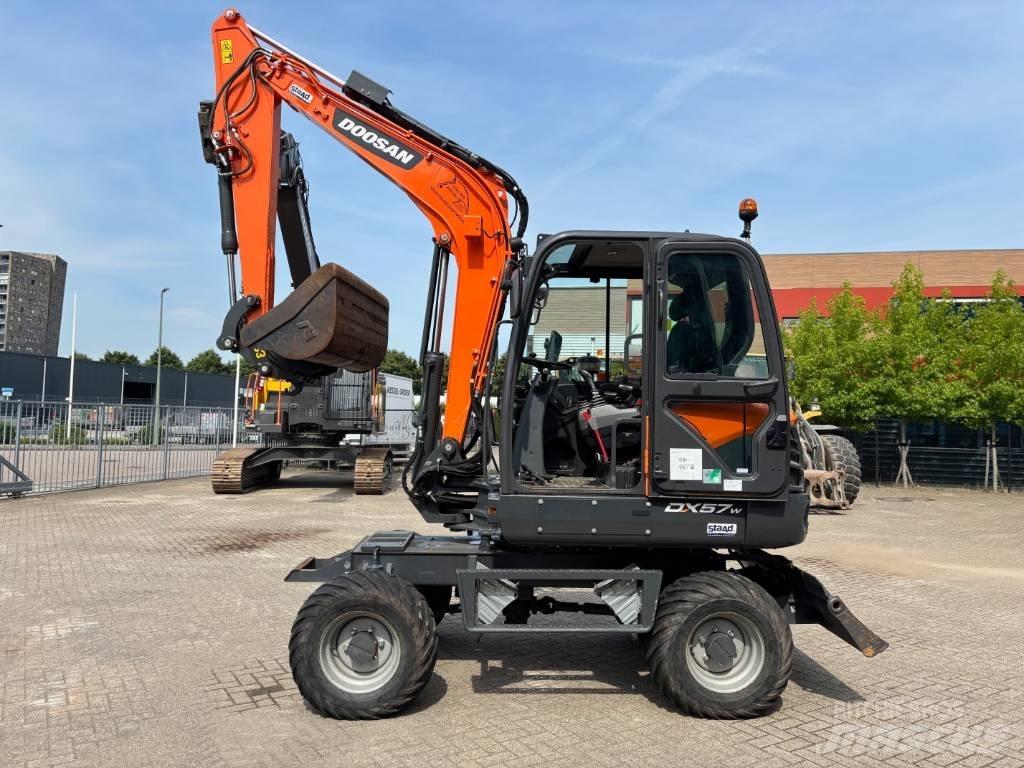 Doosan DX 57 Lastik tekerli ekskavatörler