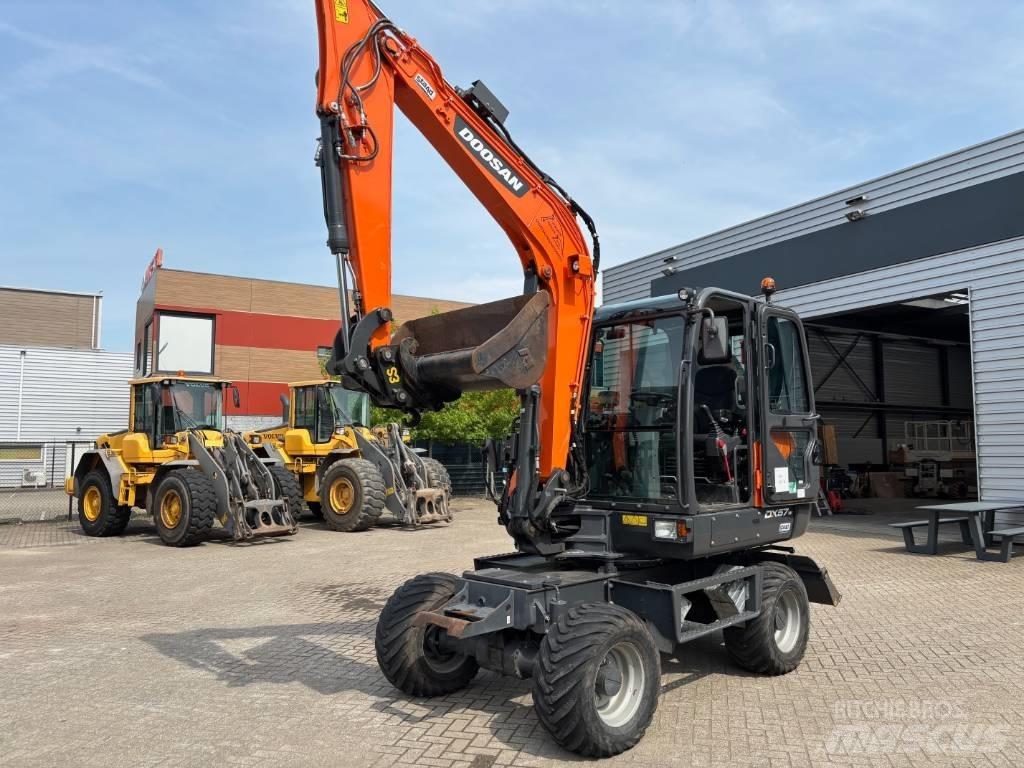 Doosan DX 57 Lastik tekerli ekskavatörler