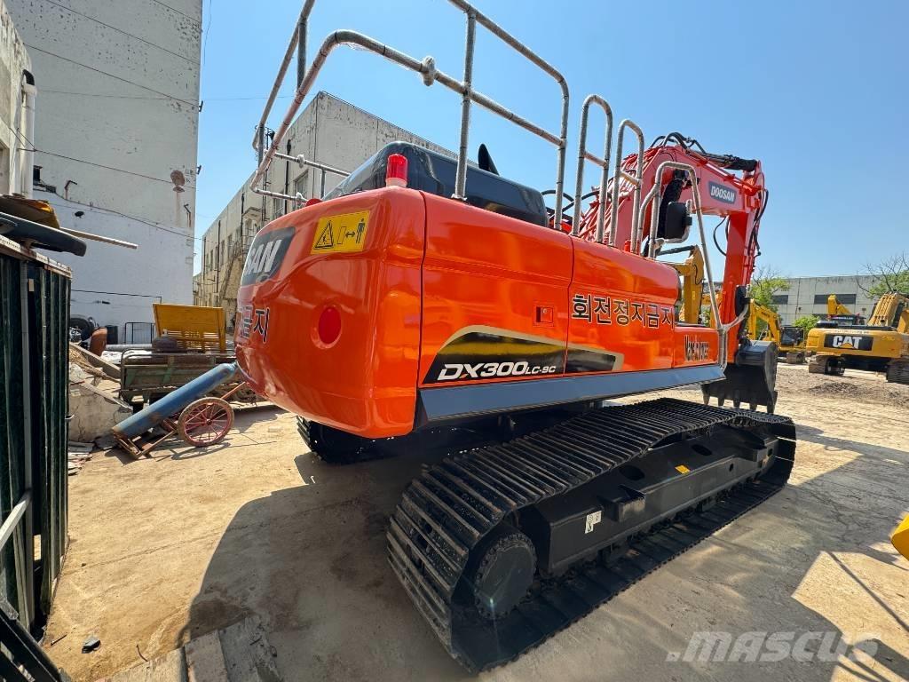 Doosan DX 300 LC-9S Paletli ekskavatörler