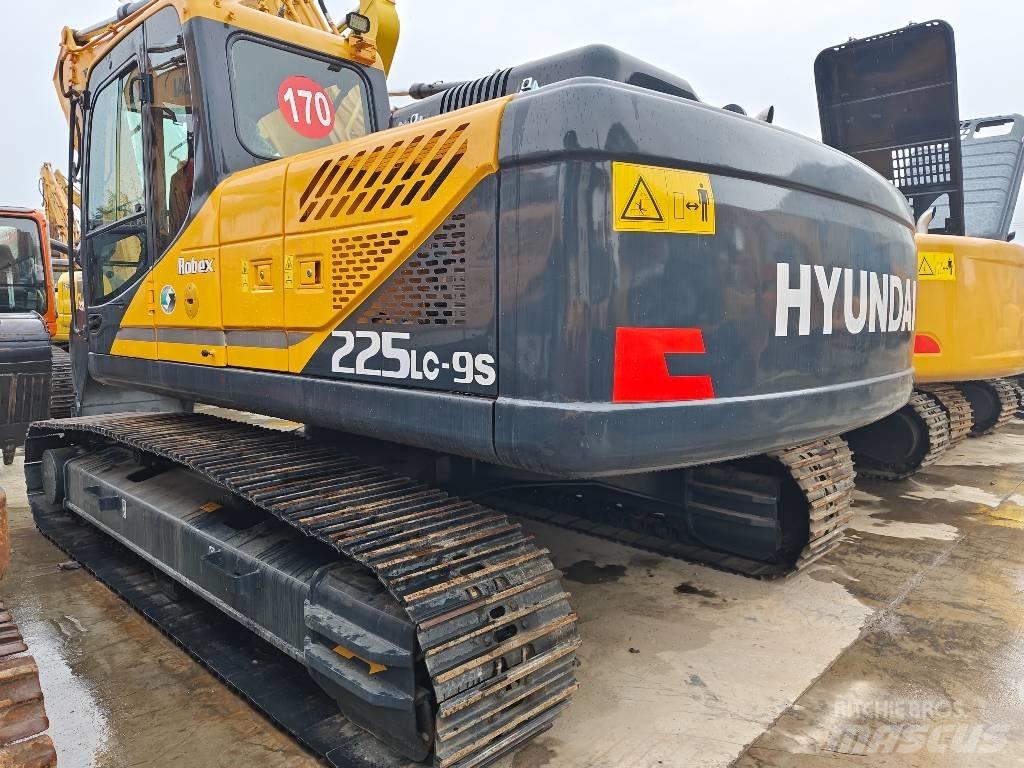 Hyundai R225LC-9S Paletli ekskavatörler
