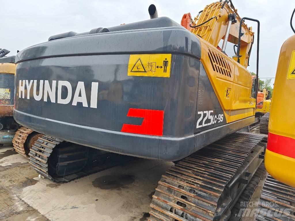 Hyundai R225LC-9S Paletli ekskavatörler