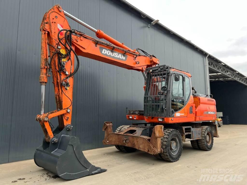 Doosan DX210W Lastik tekerli ekskavatörler