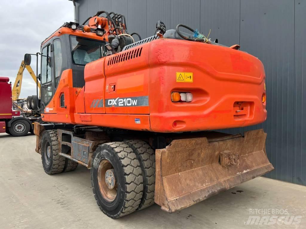 Doosan DX210W Lastik tekerli ekskavatörler
