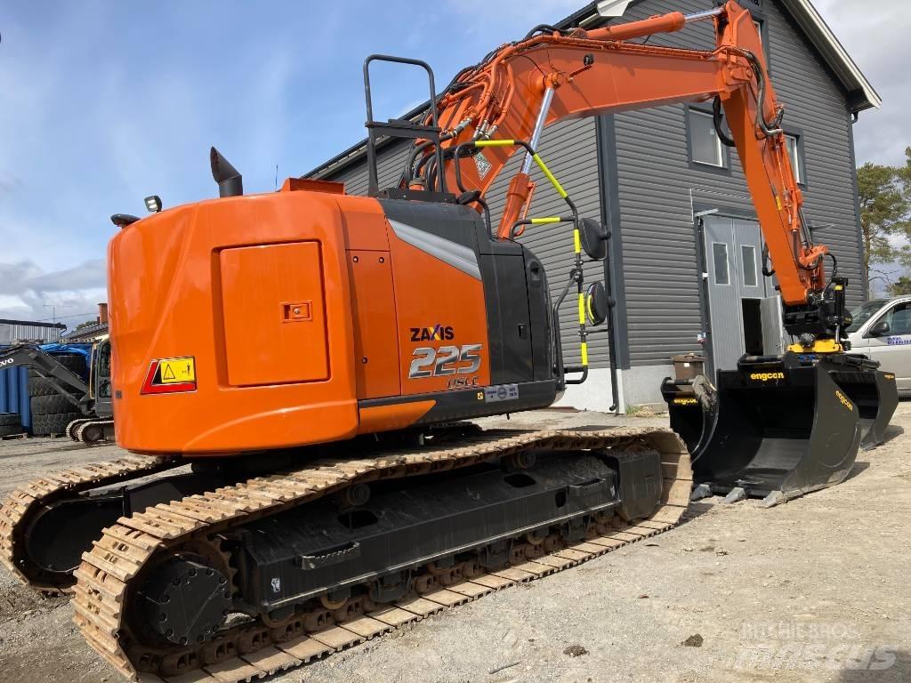 Hitachi ZX 225 US LC Paletli ekskavatörler