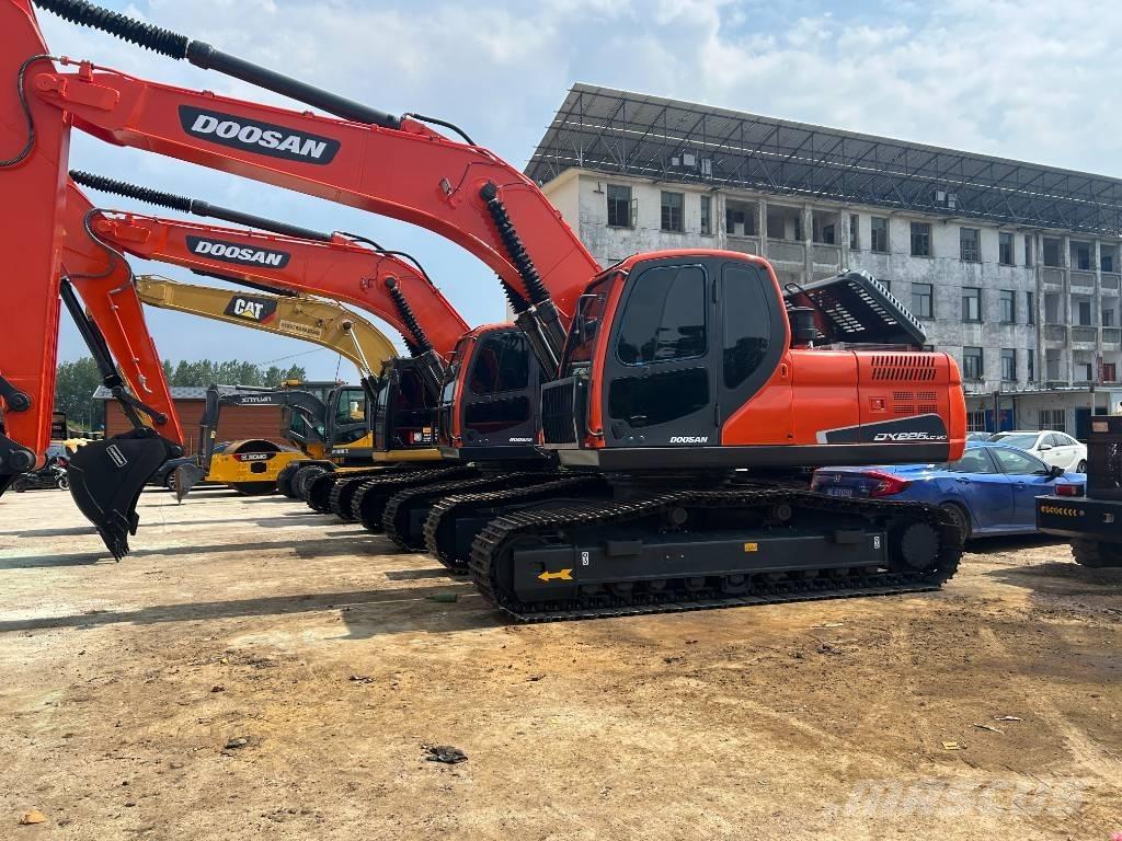 Doosan DX 225 LC Paletli ekskavatörler