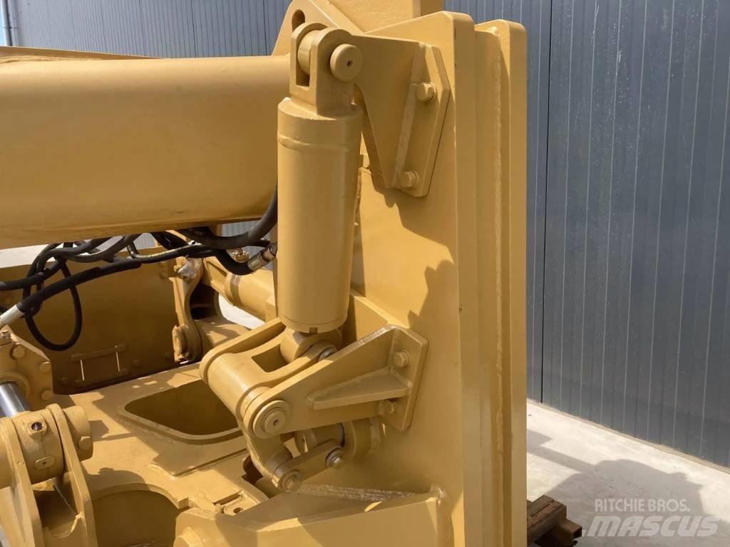 CAT D8R Kaziyici