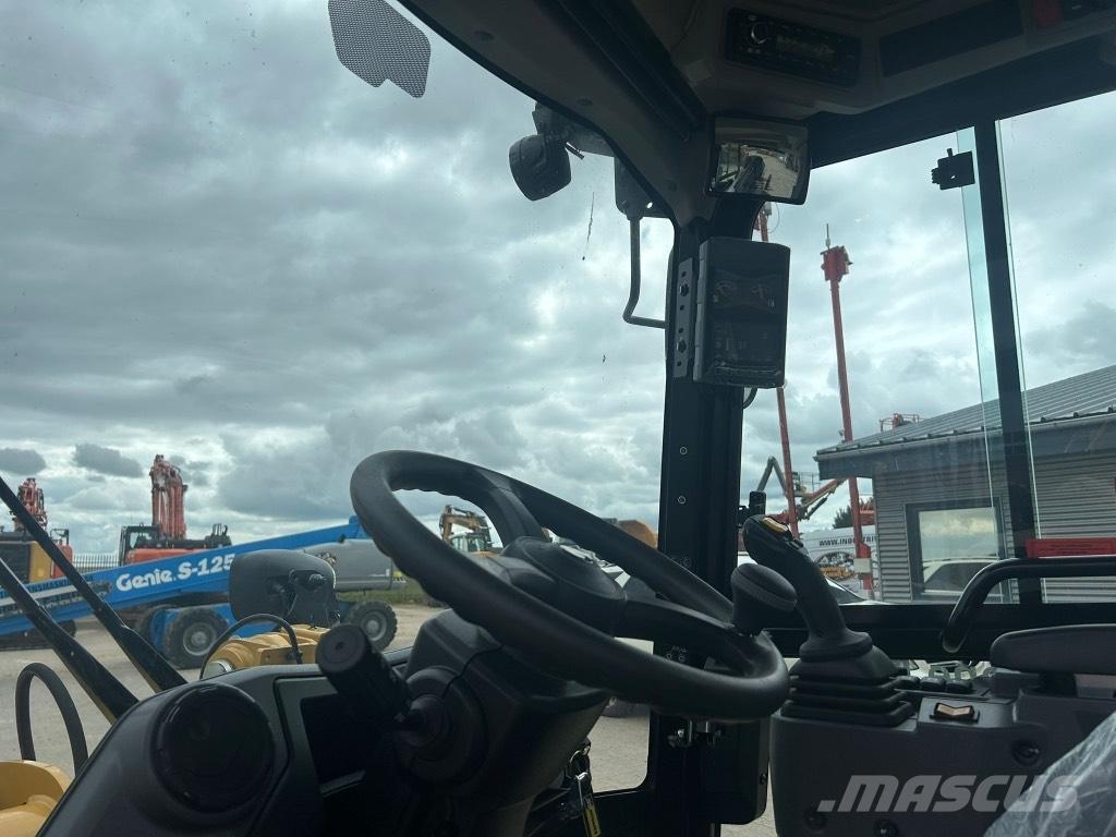 CAT 906 Tekerlekli yükleyiciler