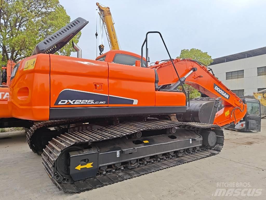 Doosan DX 225 LC-9 Paletli ekskavatörler