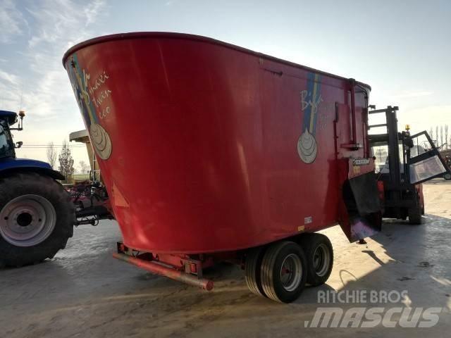 Peecon 26M³ Mikser besleyiciler