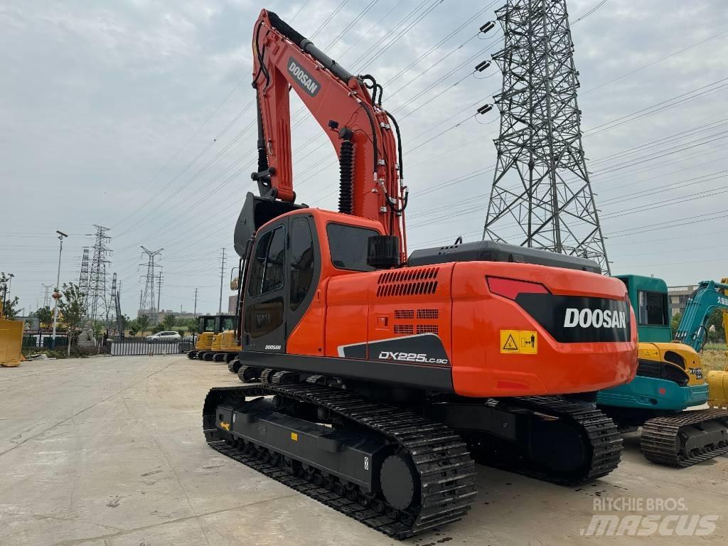 Doosan DX 225 LC-9C Paletli ekskavatörler