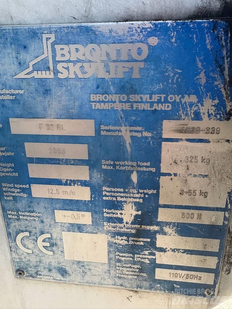 Bronto F32 RL Araç üstü platformlar