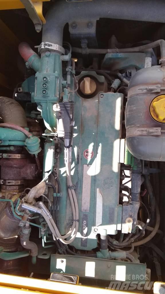 Volvo EC220DL Paletli ekskavatörler