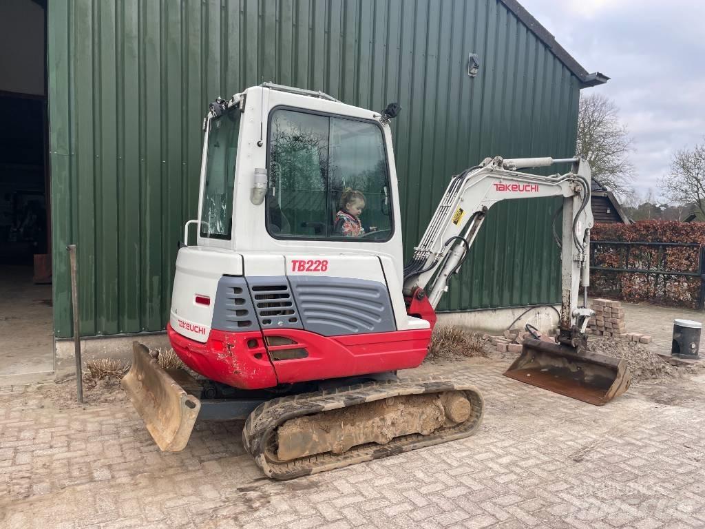Takeuchi TB 228 Mini ekskavatörler, 7 tona dek