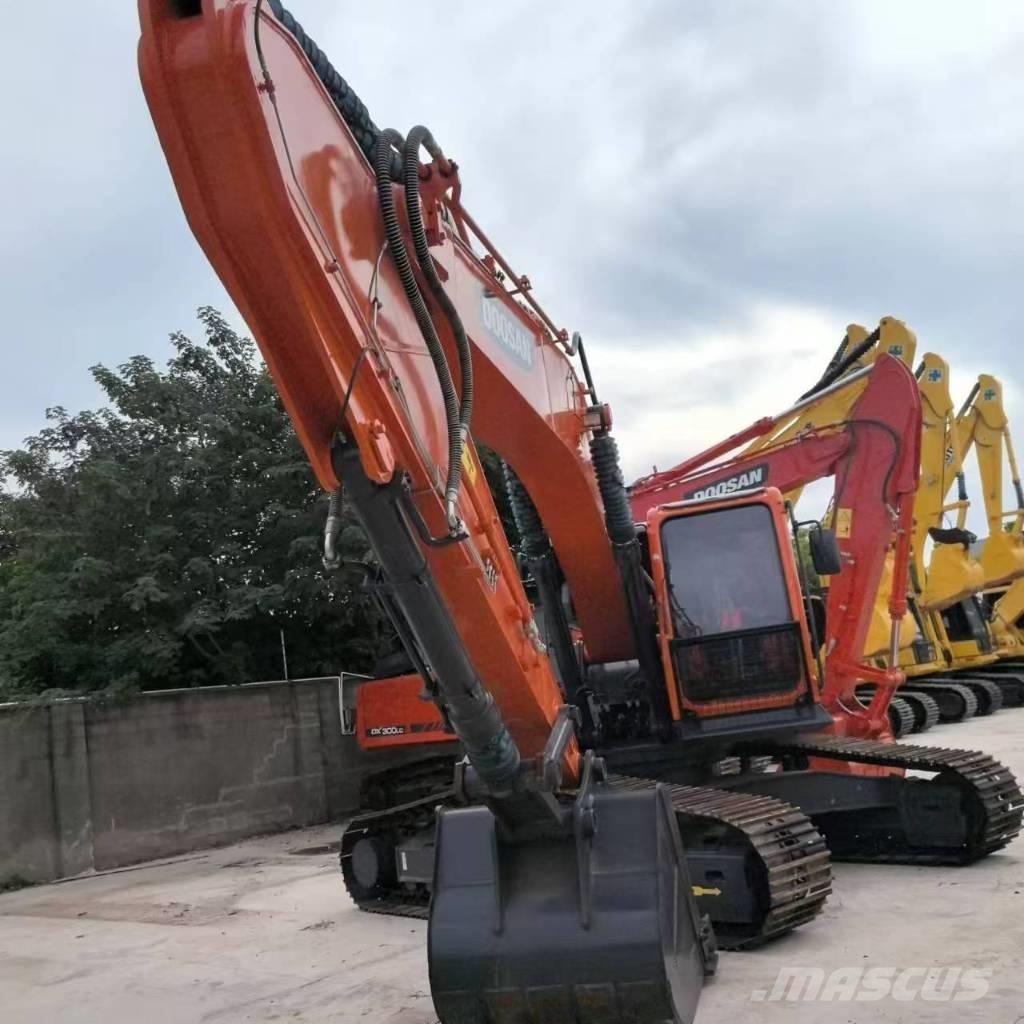 Doosan DX 300 Paletli ekskavatörler