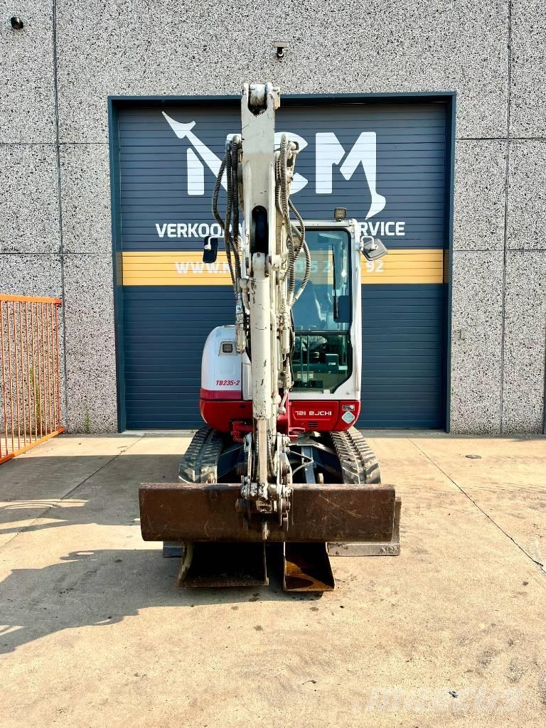 Takeuchi TB 235 Mini ekskavatörler, 7 tona dek