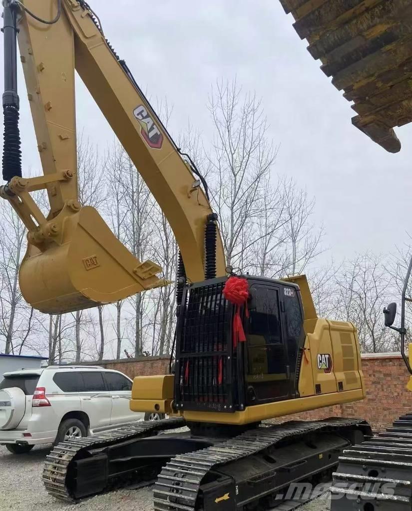 CAT 323 Paletli ekskavatörler