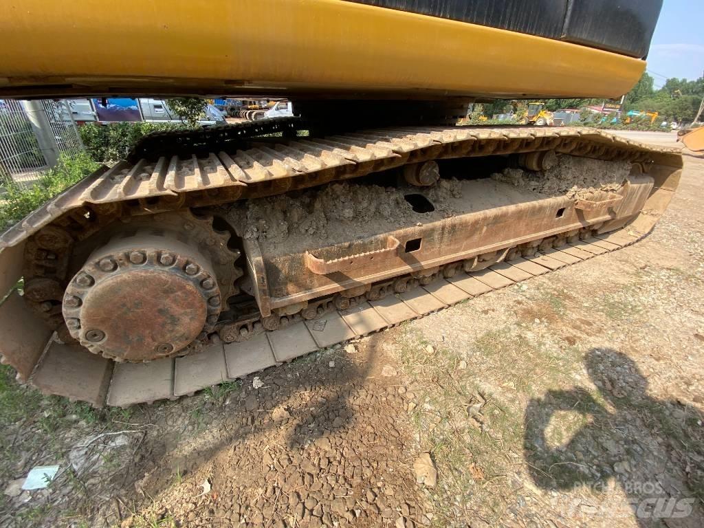 CAT 324D Paletli ekskavatörler