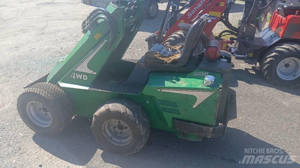 Avant 320 Çok amaçlı yükleyiciler