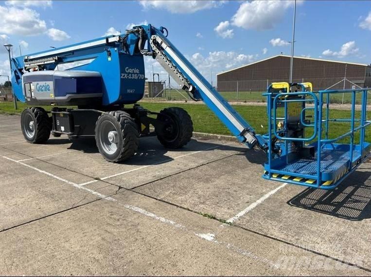 Genie ZX 135/70 Körüklü personel platformları