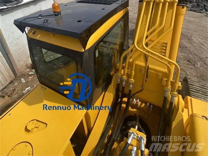 Komatsu 350-8 Paletli ekskavatörler