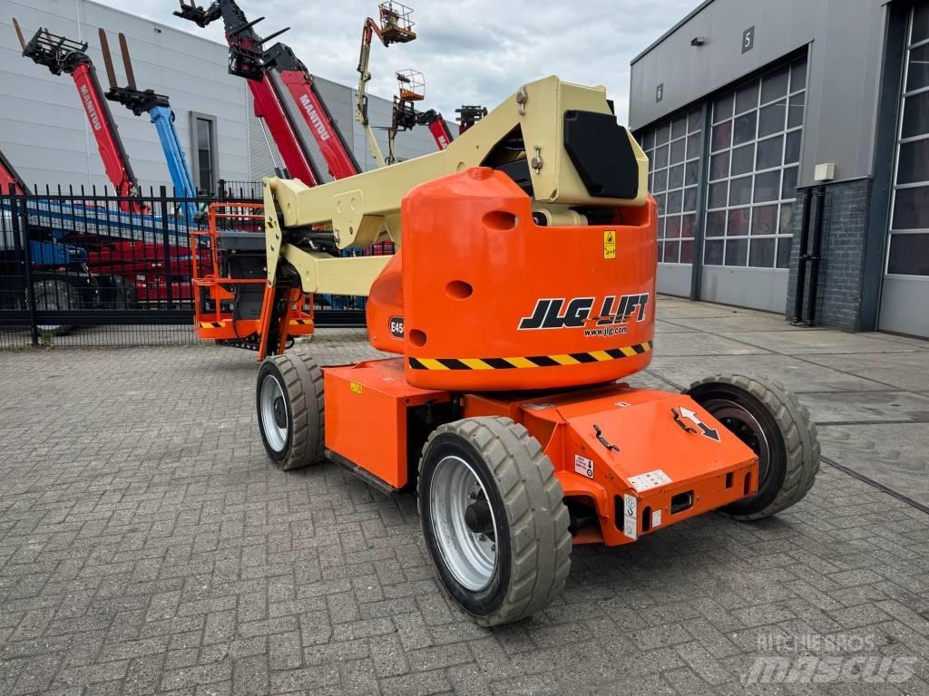 JLG E 450 AJ Körüklü personel platformları