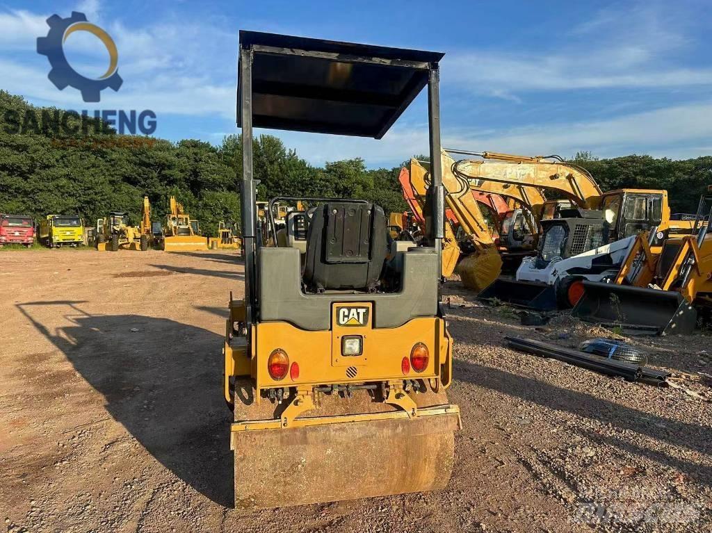 CAT CB24B Çift tamburlu silindirler