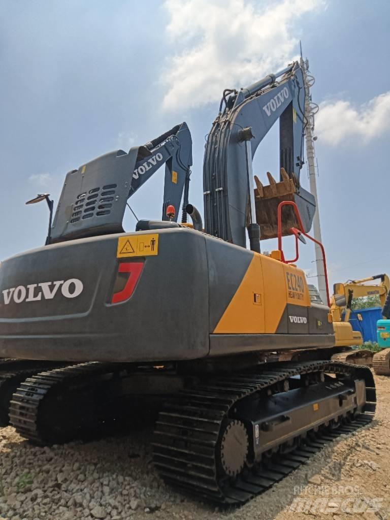 Volvo EC 240 Paletli ekskavatörler
