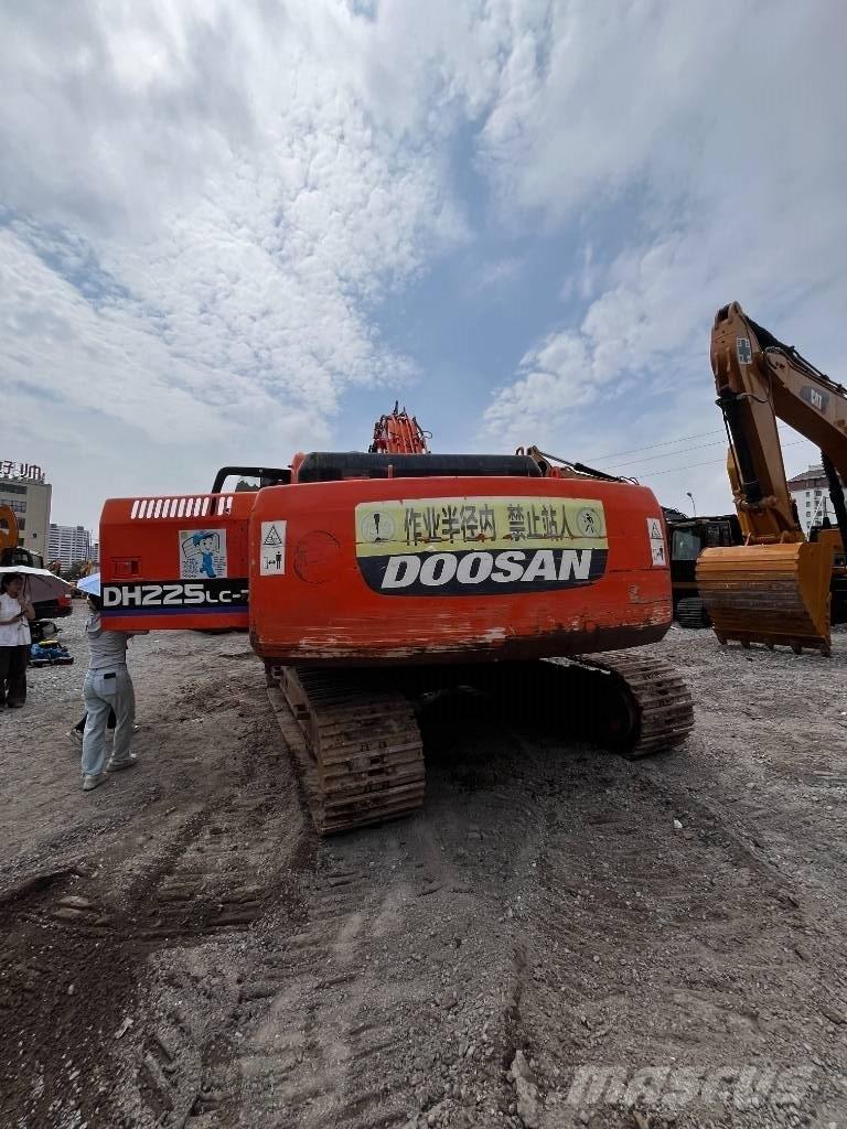 Doosan DH 225 LC-7 Paletli ekskavatörler