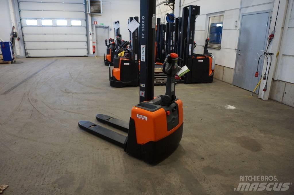 Toyota HWE100 Yaya kumandali istif makinasi