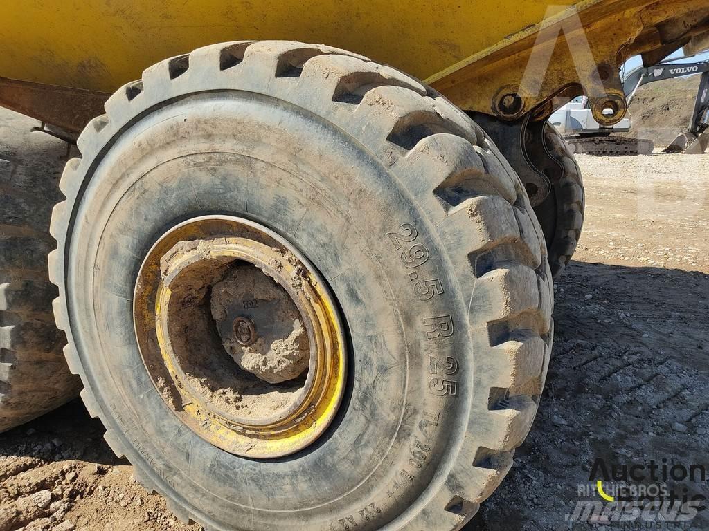 Komatsu HM400 Belden kirma kaya kamyonu