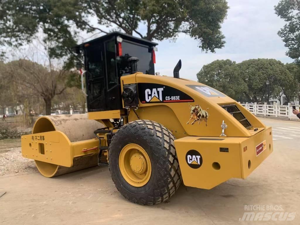 CAT CS 683 E Tek tamburlu silindirler