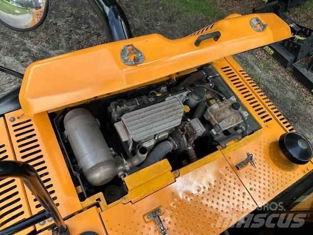 JCB JS190N LC Paletli ekskavatörler