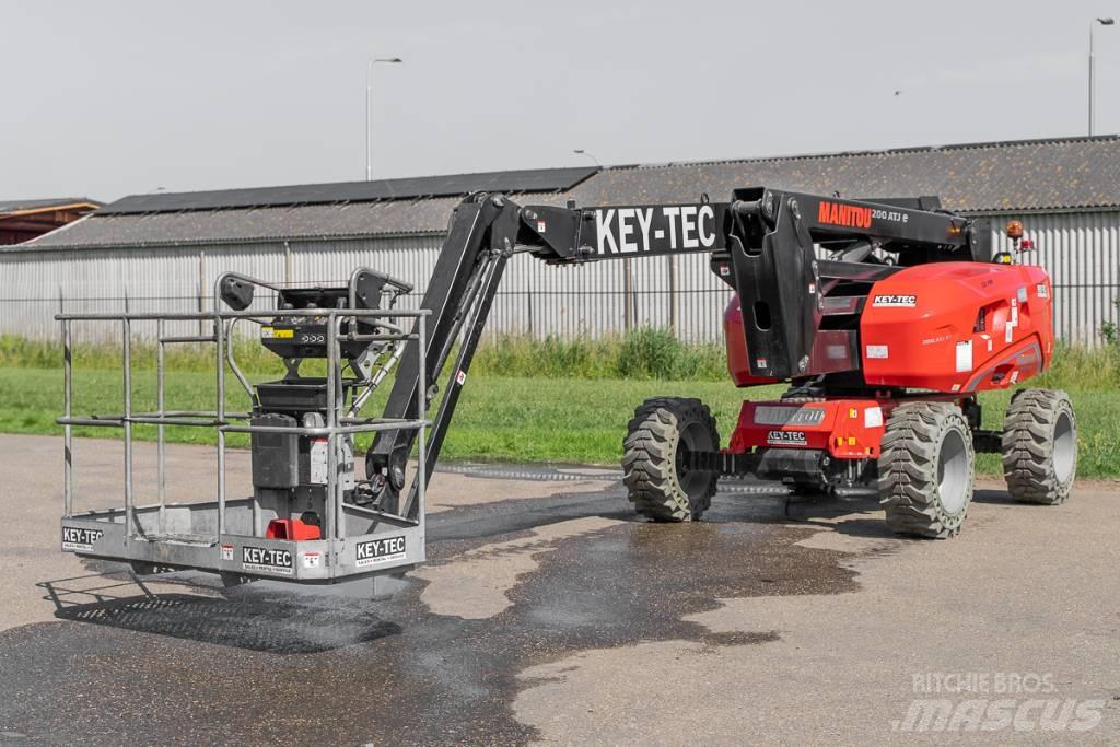 Manitou 200 ATJ e Körüklü personel platformları