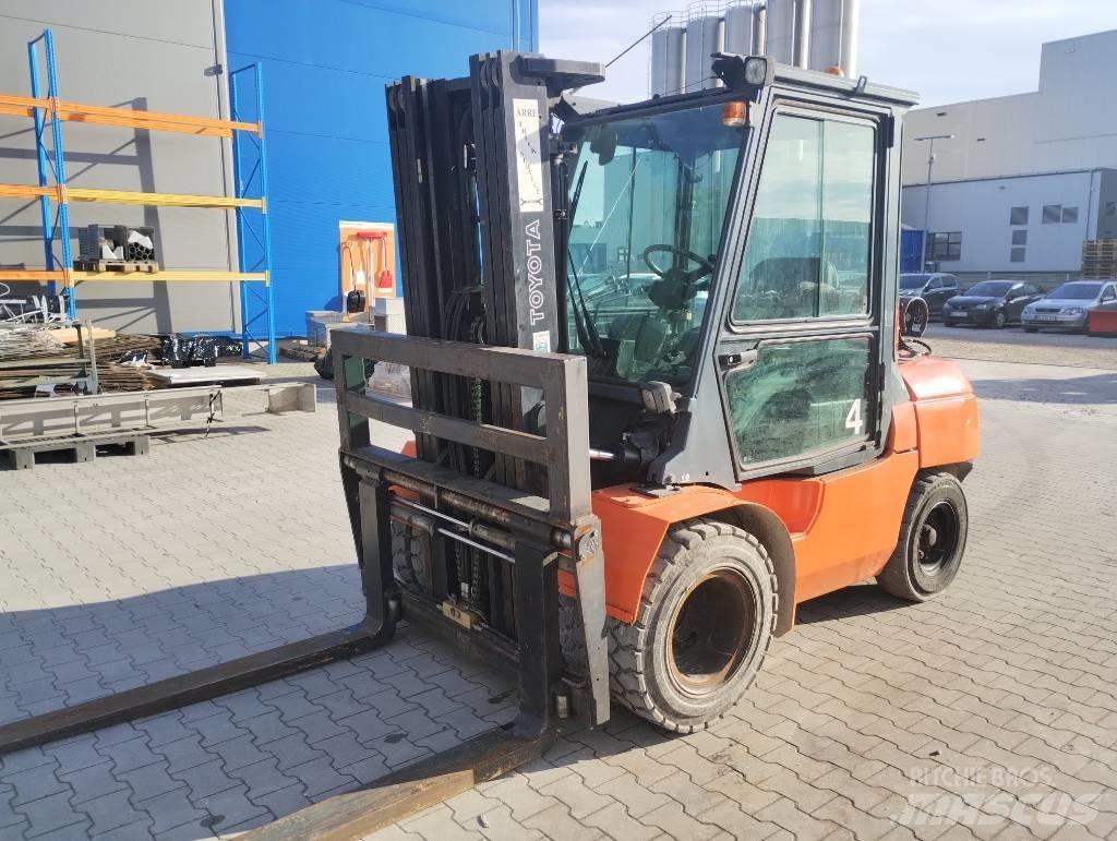 Toyota 02-8 FGJF 35 LPG'li forkliftler