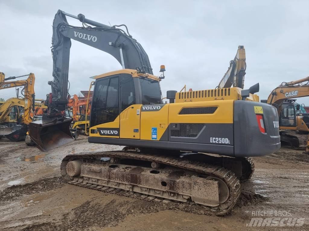 Volvo EC 250 D L Paletli ekskavatörler