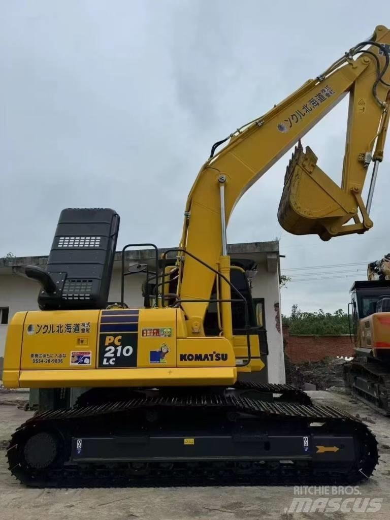 Komatsu 210LC-8 Paletli ekskavatörler