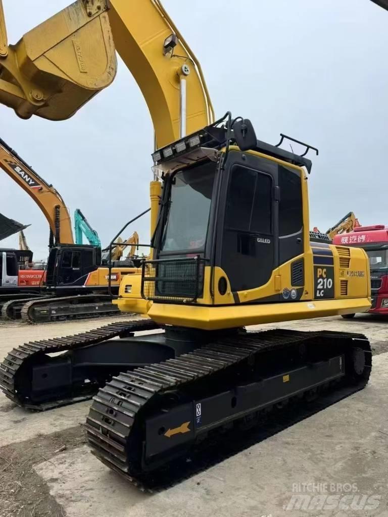 Komatsu 210LC-8 Paletli ekskavatörler
