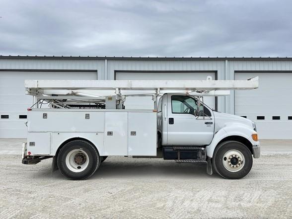 Ford F750 SD Diger
