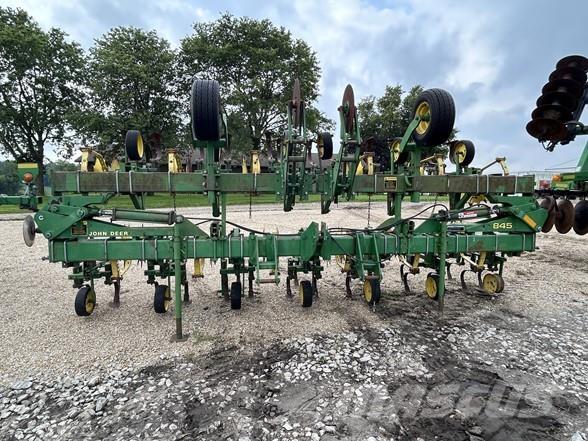 John Deere 845 Erken hasat kültivatörleri