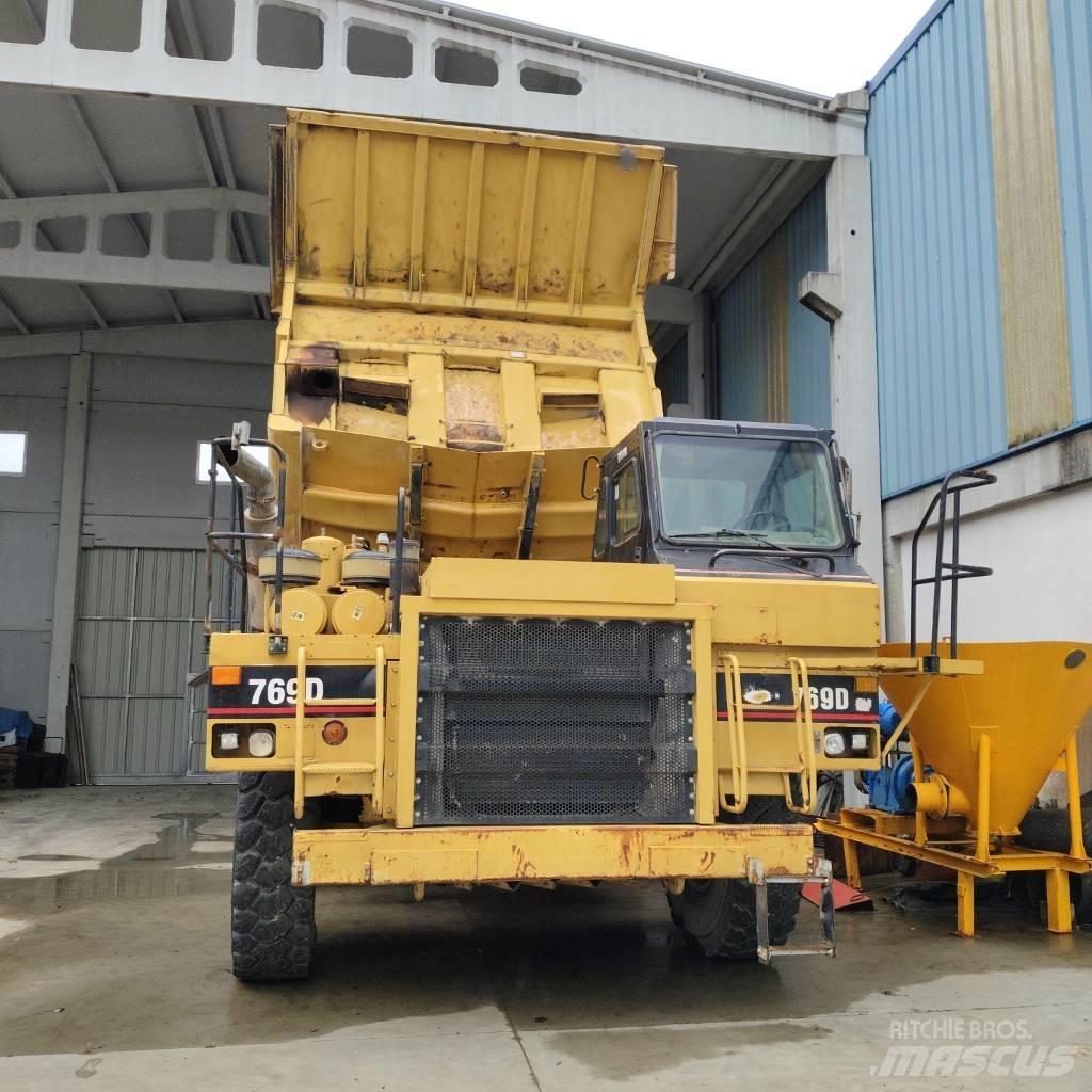 CAT 769 D Yol disi kaya kamyonu